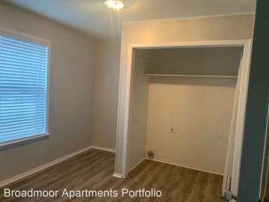 Main picture of 1504 Broadmoor Dr