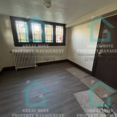 Main picture of 42 E Tallmadge Ave