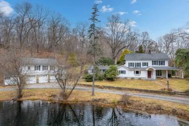 Main picture of 82 Shingle House Rd