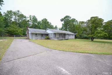Main picture of 3227 N Main St