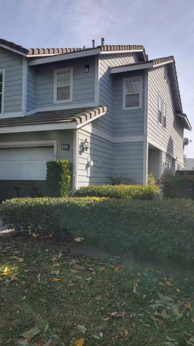 Main picture of 2720 E Walnut Ave