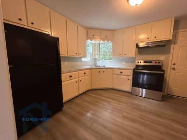 Main picture of 613 Ellington St