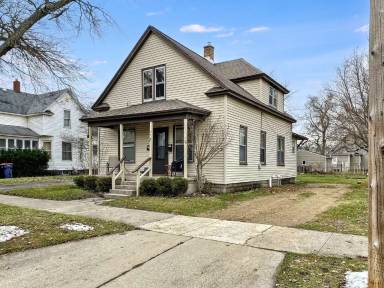 Main picture of 97 E 18th St