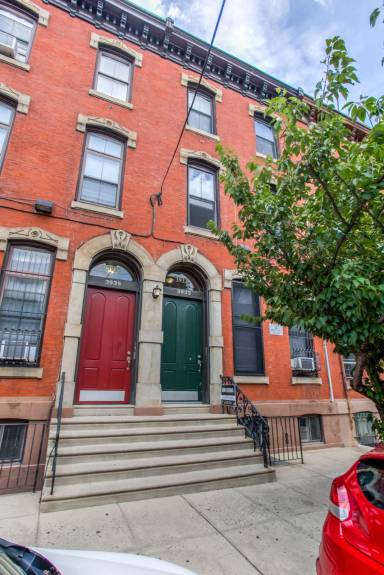 Main picture of 3935 Pine St