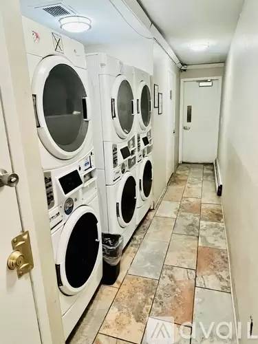 Main picture of 980 S Dexter St