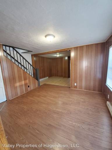 Main picture of 318 N High St