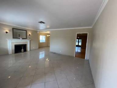 Main picture of 13837 Cohasset St