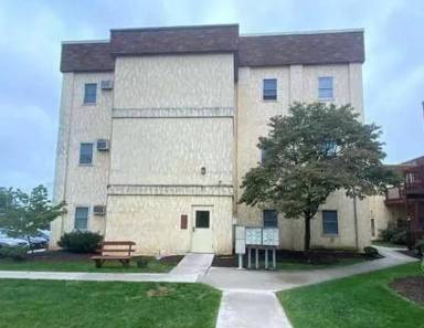 Main picture of 252 W 2nd St