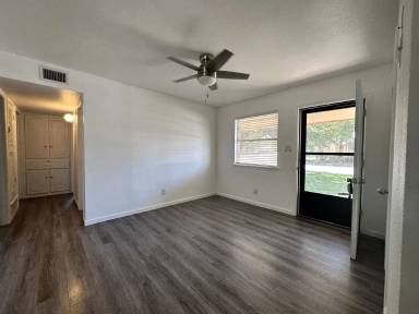 Main picture of 901 Park Plaza Dr