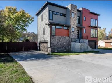 Main picture of 3017 Hillhurst Dr