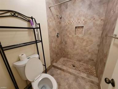 Main picture of 231 Lakeside Cir