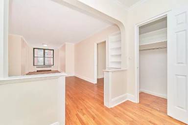Main picture of 124 E 24th St