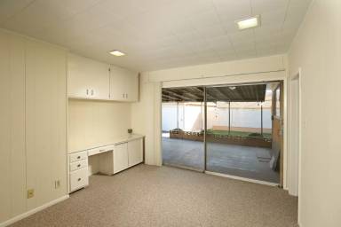 Main picture of 453 W Broadway