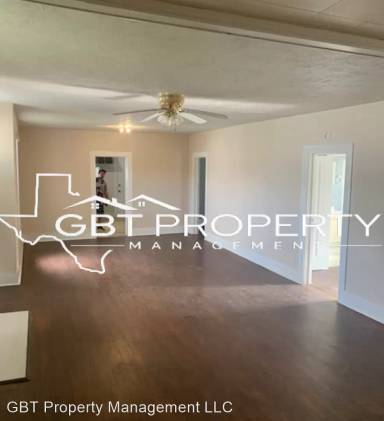 Main picture of 218 E Hoffman Ave