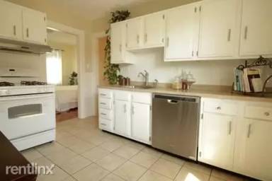 Main picture of 60 Litchfield St