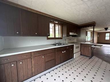 Main picture of 205 Center St