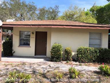 Main picture of 2846 W Tamiami Cir