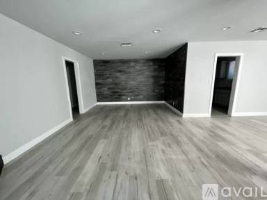 Main picture of 5114 Balboa Blvd
