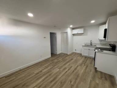 Main picture of 1455 Laramie Ave