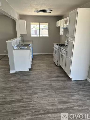 Main picture of 710 E Manor Dr