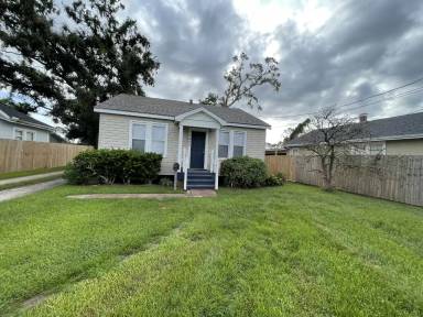 Main picture of 2405 Ernest St