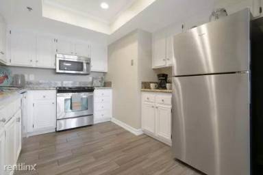 Main picture of 3407 N Hall St