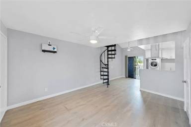 Main picture of 2222 E 6th St