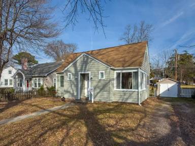 Main picture of 136 Chesterfield Rd