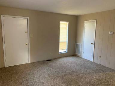 Main picture of 118 S 1st St
