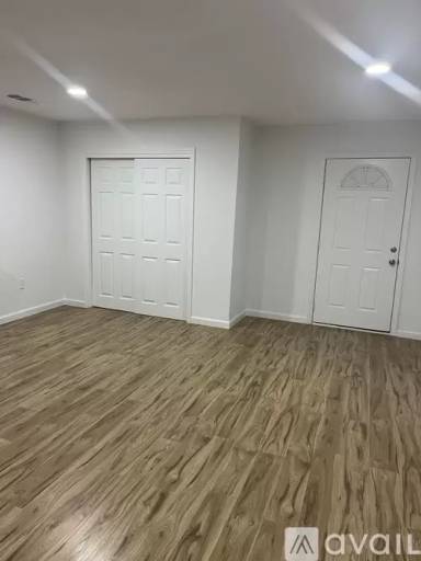 Main picture of 5120 W Lamona Ave