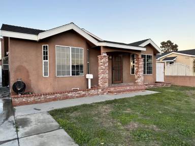Main picture of 8709 Oak St