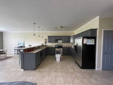 Main picture of 1000 Burton Pl