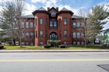 Main picture of 321 Plantation St