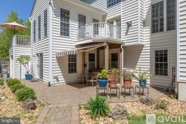 Main picture of 90 Town and Country Dr