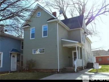 Main picture of 449 W 5th St