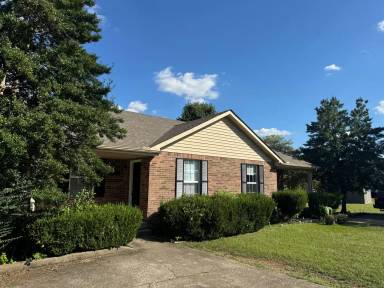 Main picture of 405 Cook Dr