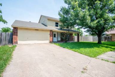 Main picture of 2800 Miller Pl
