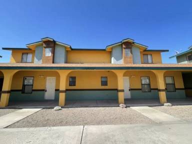 Main picture of 2665 Calle de Mercado