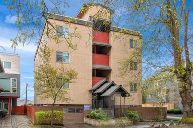 Main picture of 118 18th Ave E