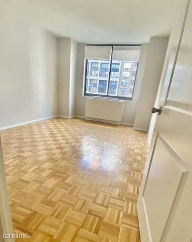 Main picture of 105 E 32nd St