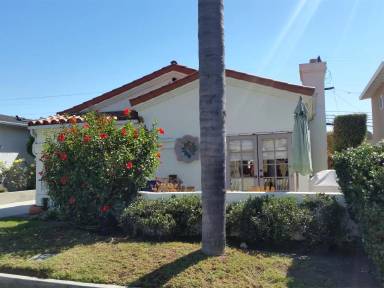 Main picture of 207 Avenida Serra