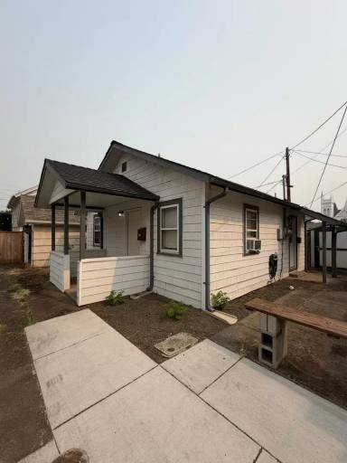 Main picture of 318 Washington St SW