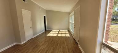 Main picture of 2733 Rice St
