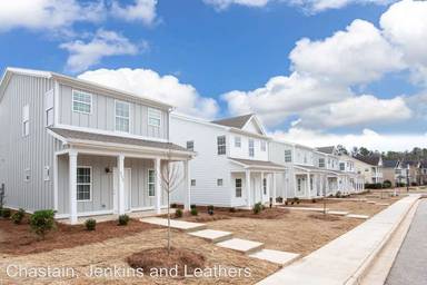 Main picture of 325 Lorien Way