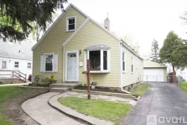 Main picture of 536 Carver Blvd