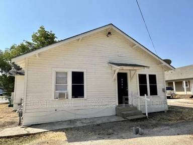Main picture of 903 W 5th St