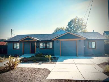 Main picture of 615 Main St SE