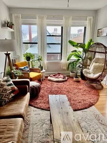 Main picture of 3163 N Hudson Ave