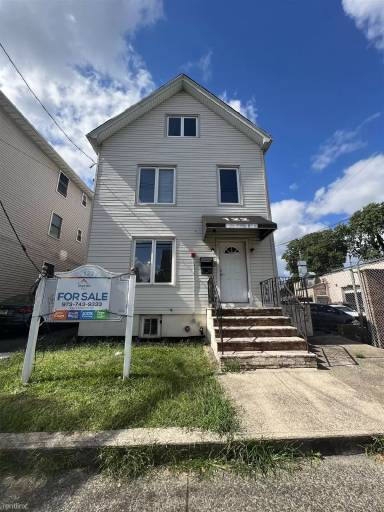 Main picture of 122 Orange St