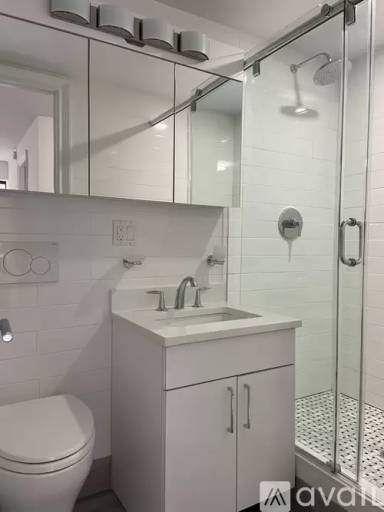 Main picture of 154 E 16th St